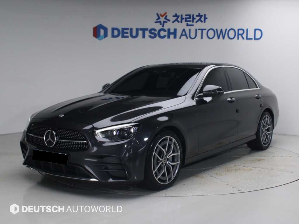 Mercedes-Benz E-Class — photo 01