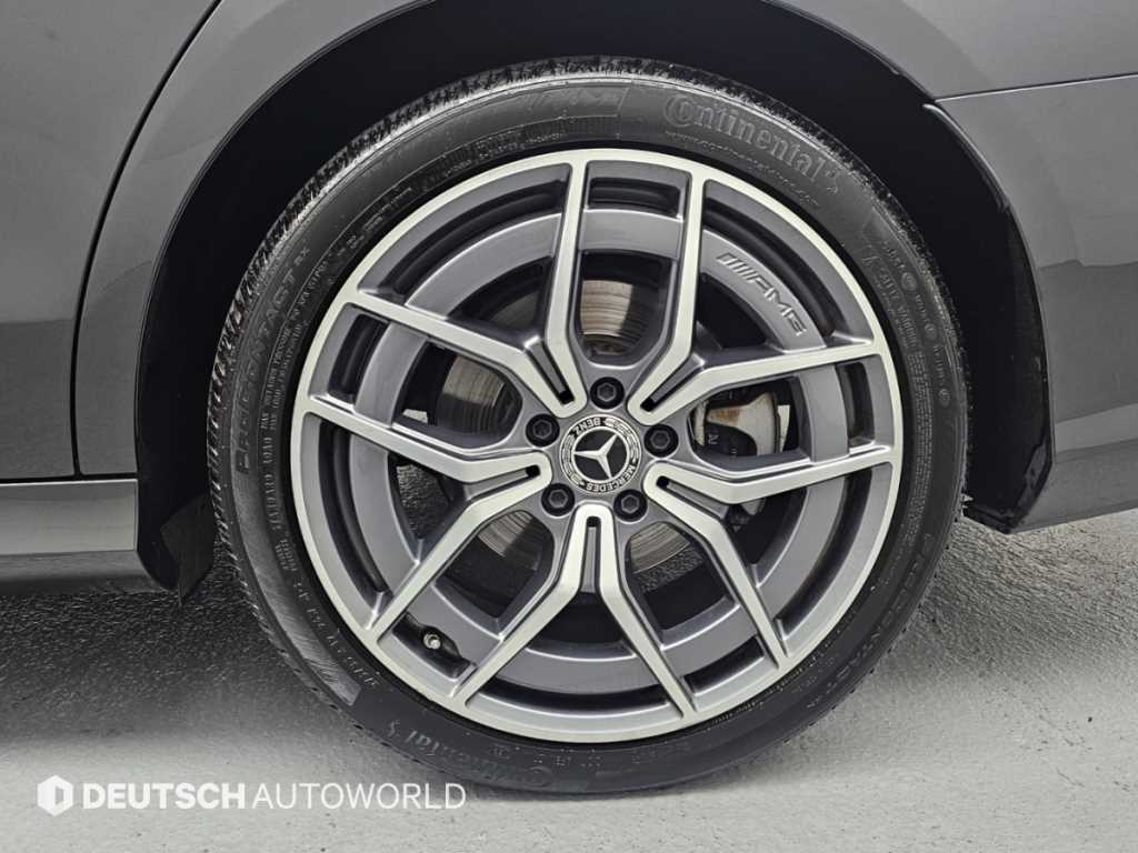 Mercedes-Benz E-Class — photo 05