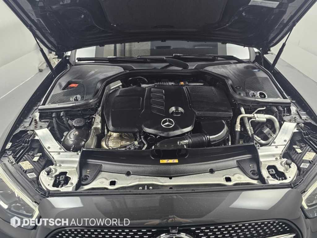 Mercedes-Benz E-Class — photo 06