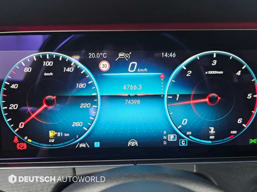 Mercedes-Benz E-Class — photo 08
