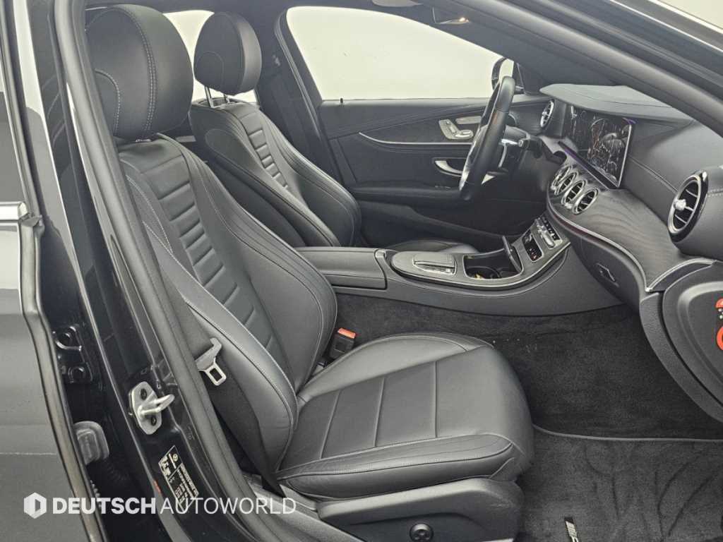 Mercedes-Benz E-Class — photo 10