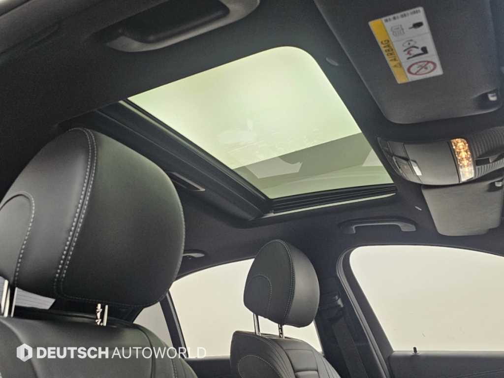 Mercedes-Benz E-Class — photo 18