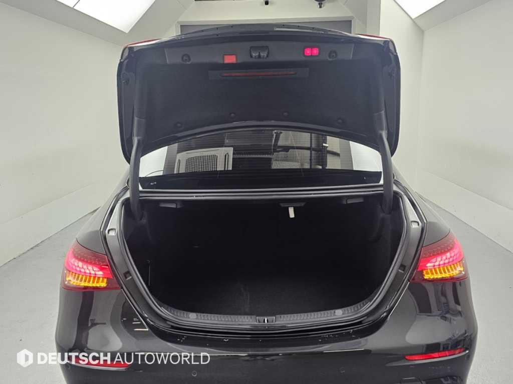 Mercedes-Benz E-Class — photo 19