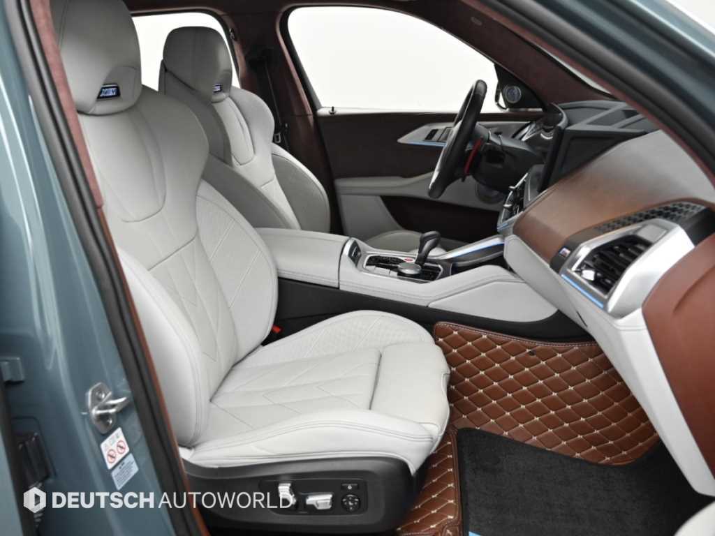 BMW XM — photo 10