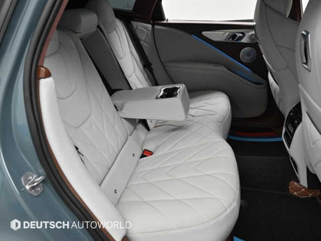 BMW XM — photo 12