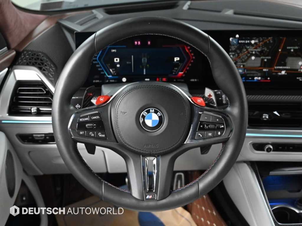 BMW XM — photo 13