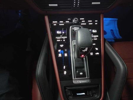 Porsche Cayenne — photo 10