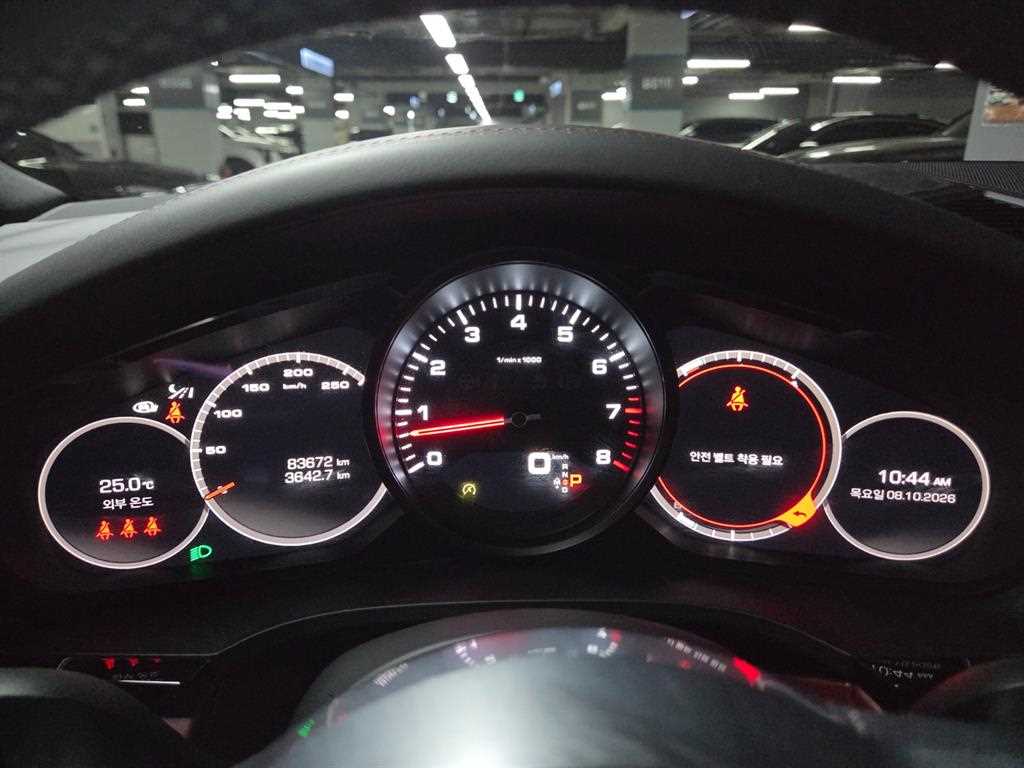 Porsche Cayenne — photo 12