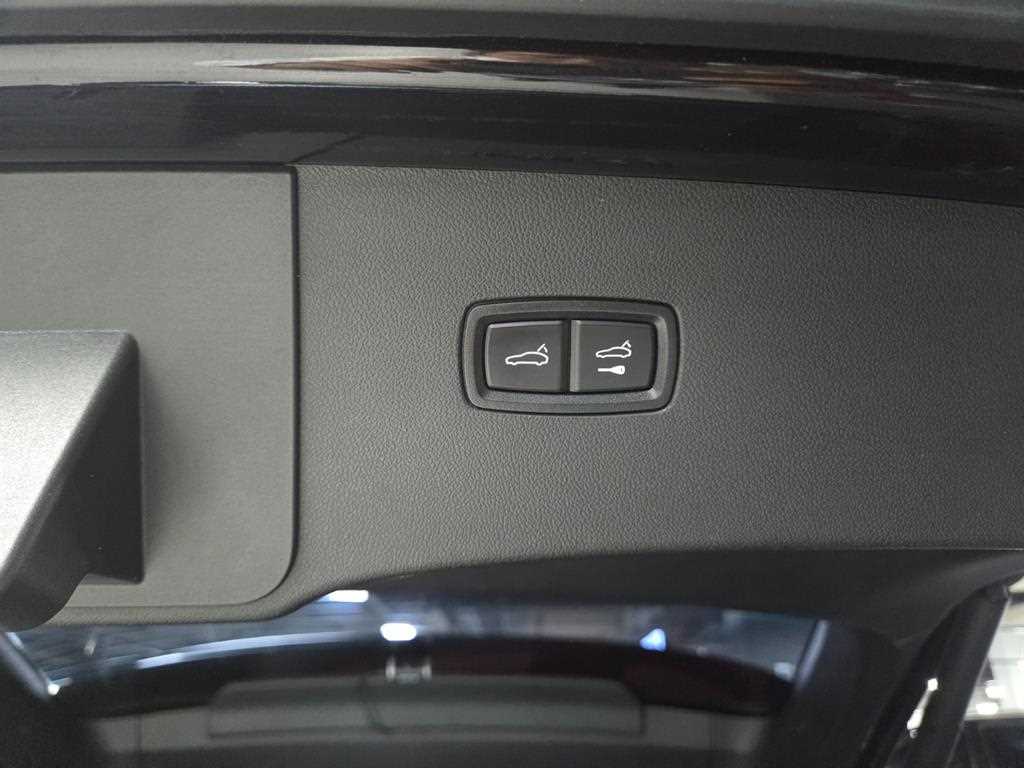 Porsche Cayenne — photo 14