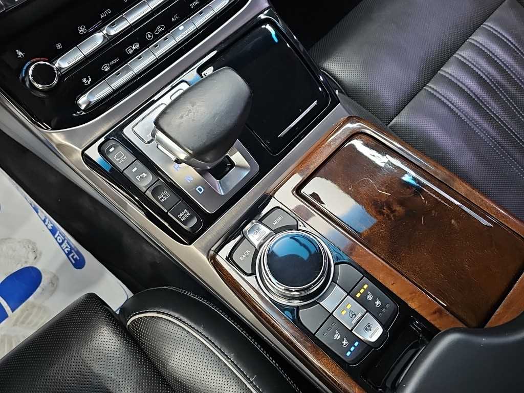 Genesis EQ900 — photo 08