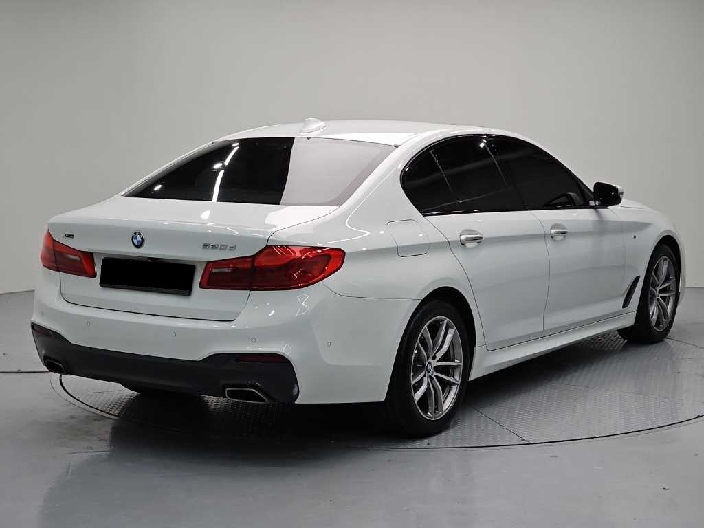 BMW 5-Series — photo 04