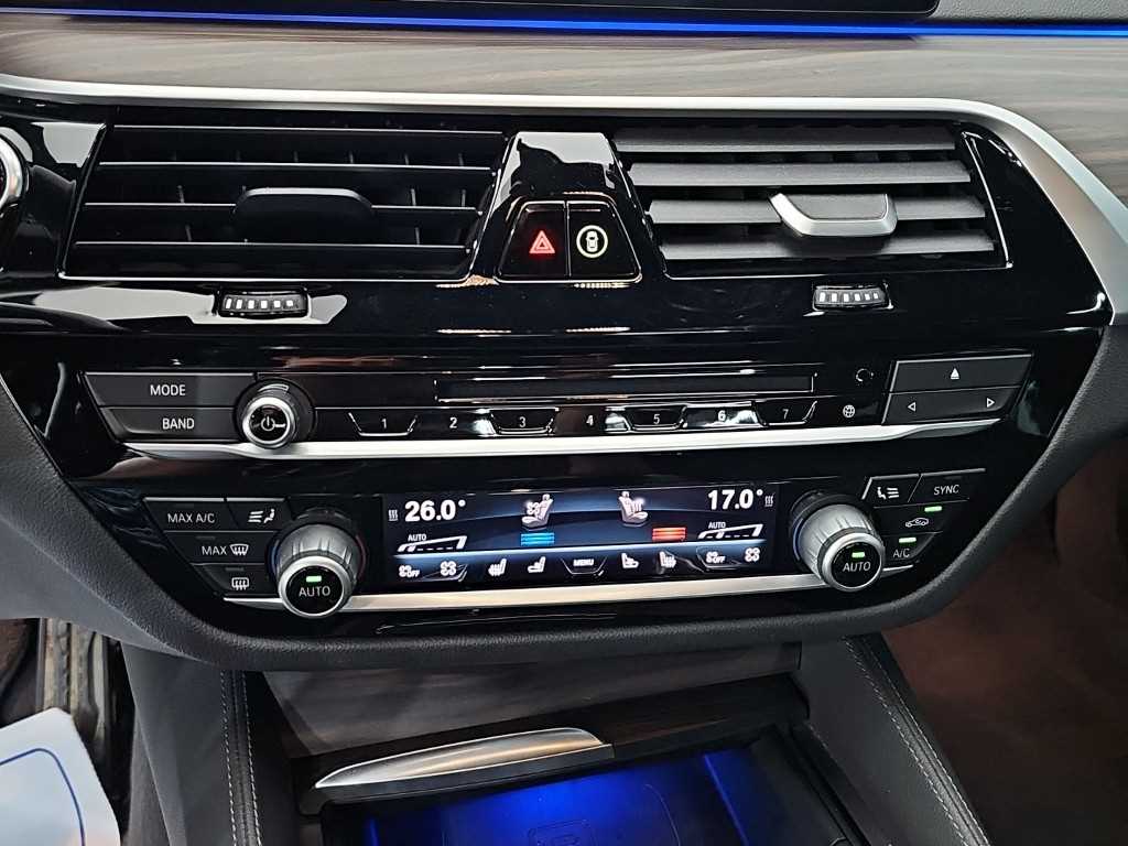 BMW 5-Series — photo 10