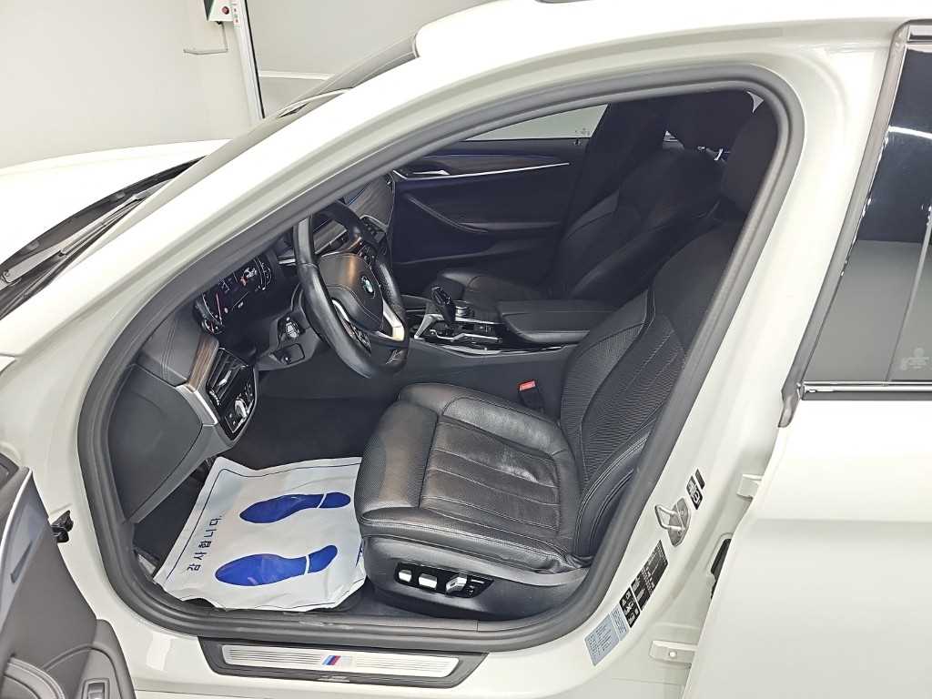 BMW 5-Series — photo 11