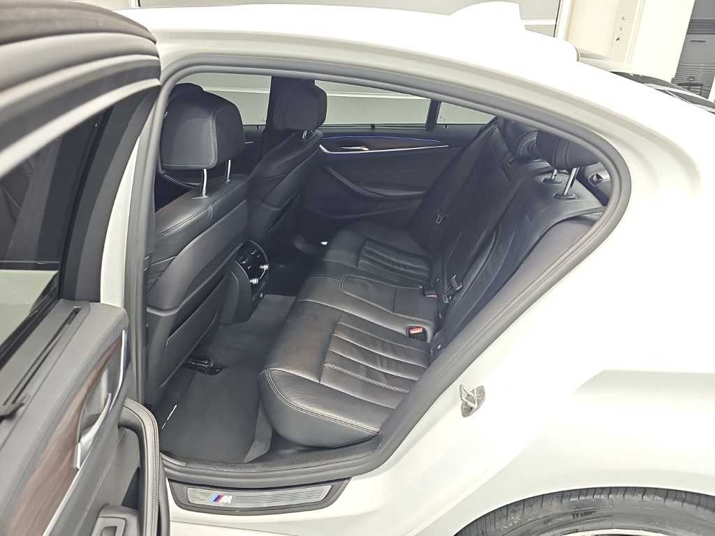 BMW 5-Series — photo 12