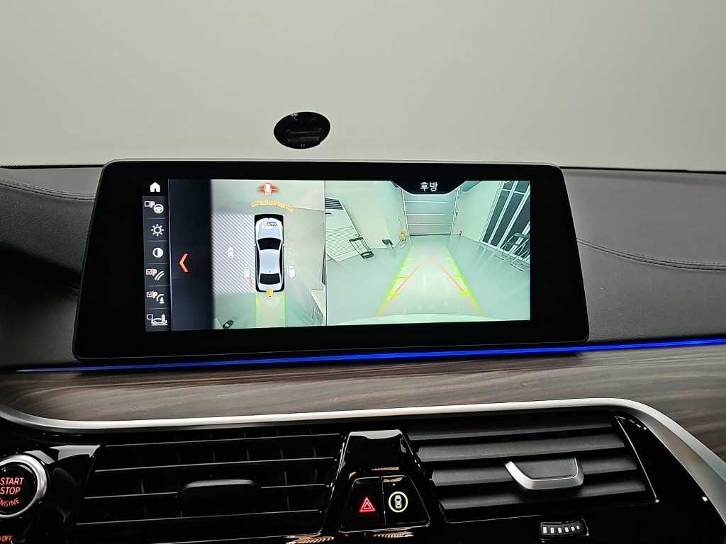 BMW 5-Series — photo 17