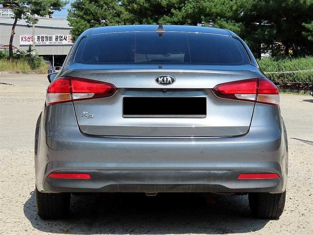 Kia K3 — photo 04