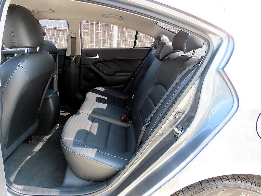 Kia K3 — photo 06