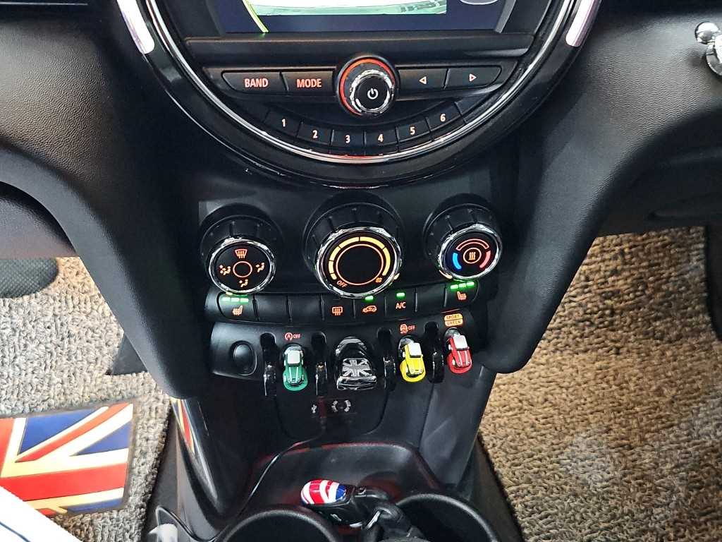 Mini Cooper — photo 10
