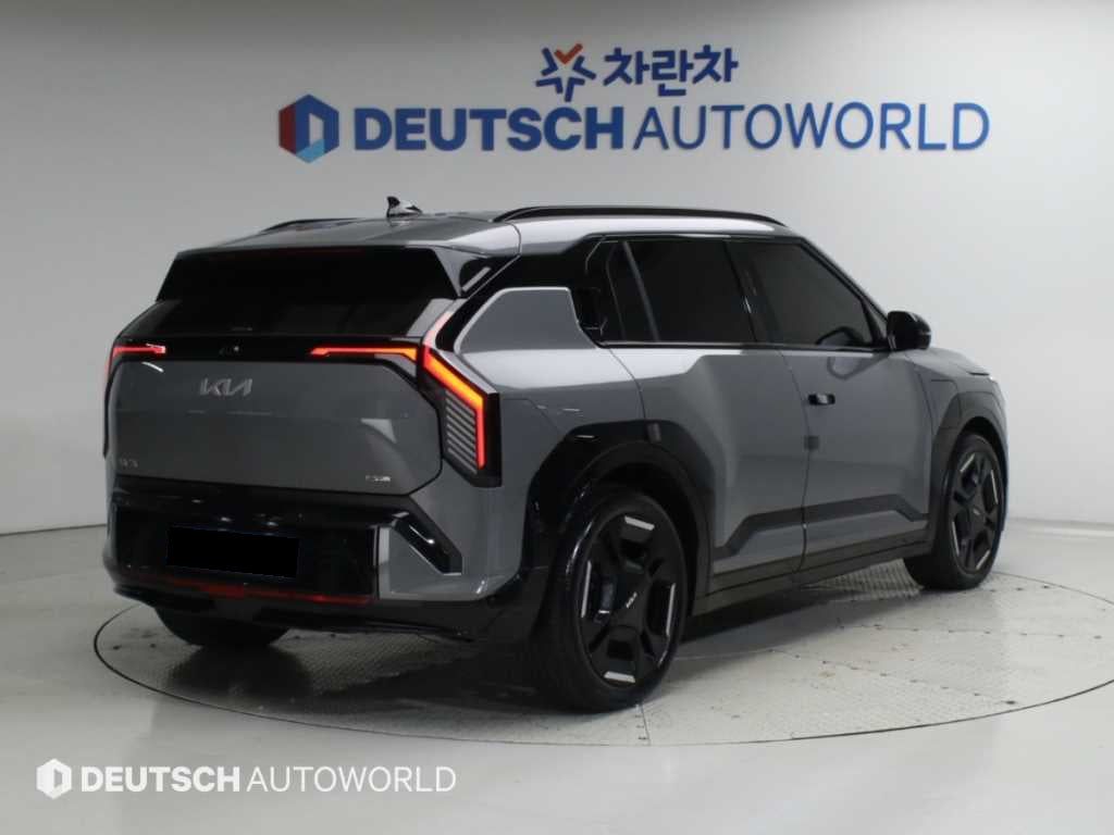 Kia EV3 — photo 02