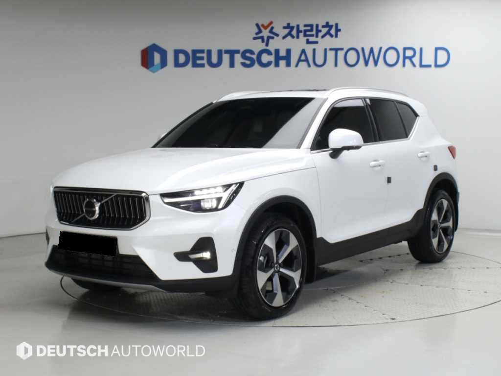 Volvo XC40 — photo 01