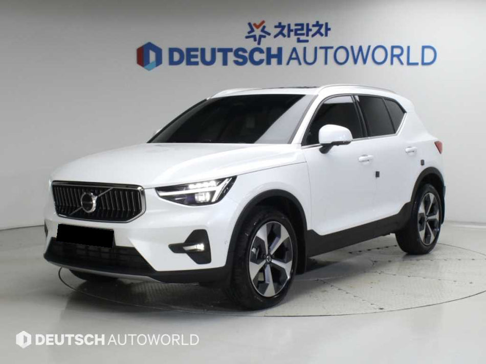 Volvo XC40 — photo 01