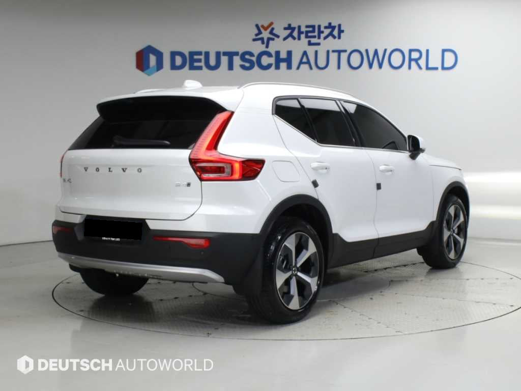 Volvo XC40 — photo 02