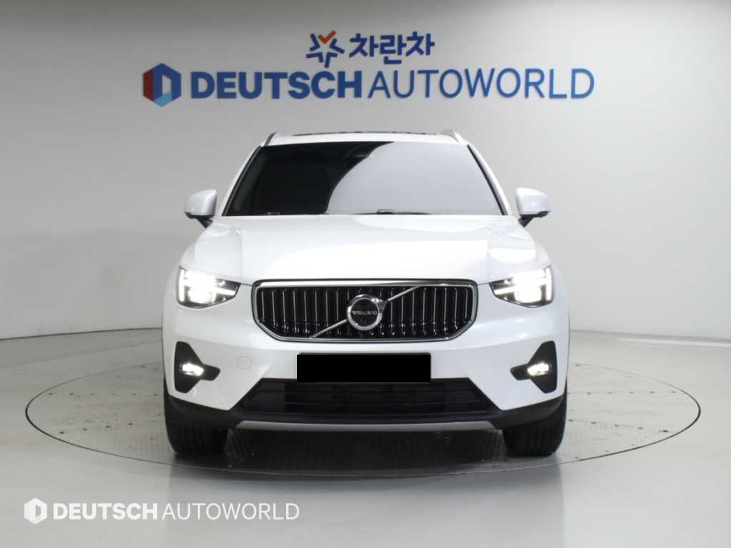 Volvo XC40 — photo 03