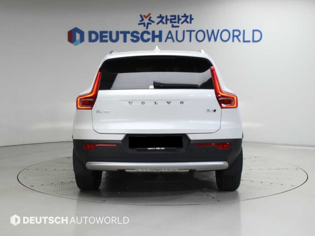 Volvo XC40 — photo 04