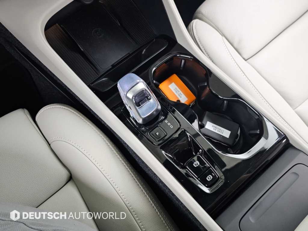 Volvo XC40 — photo 09