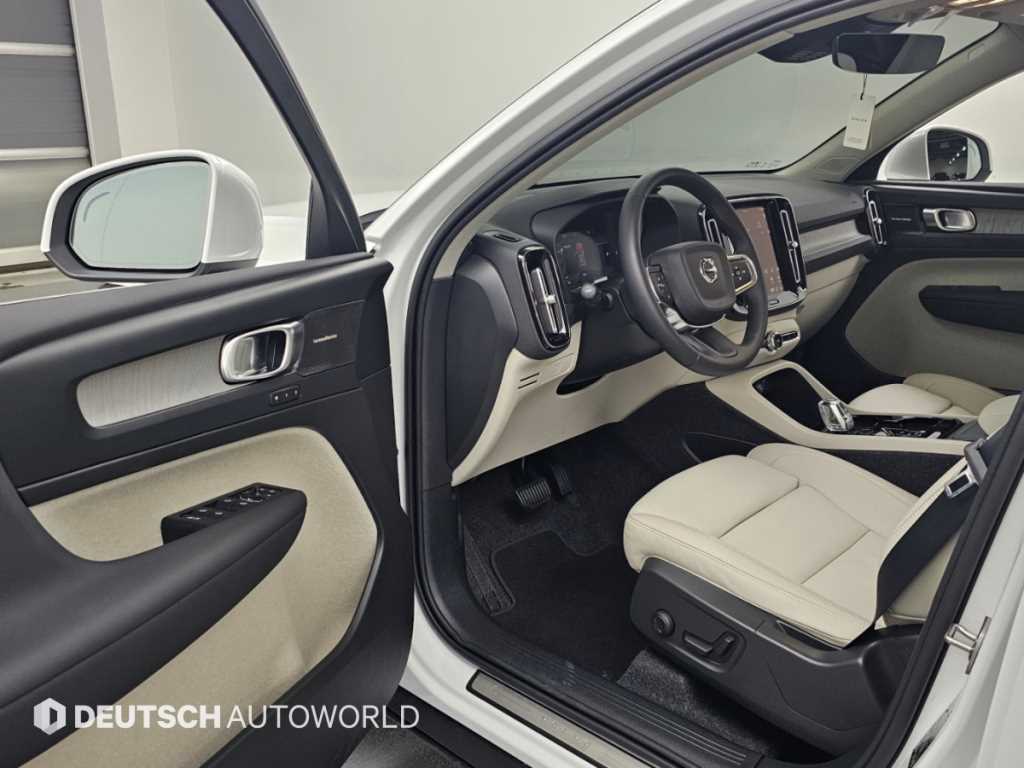 Volvo XC40 — photo 11