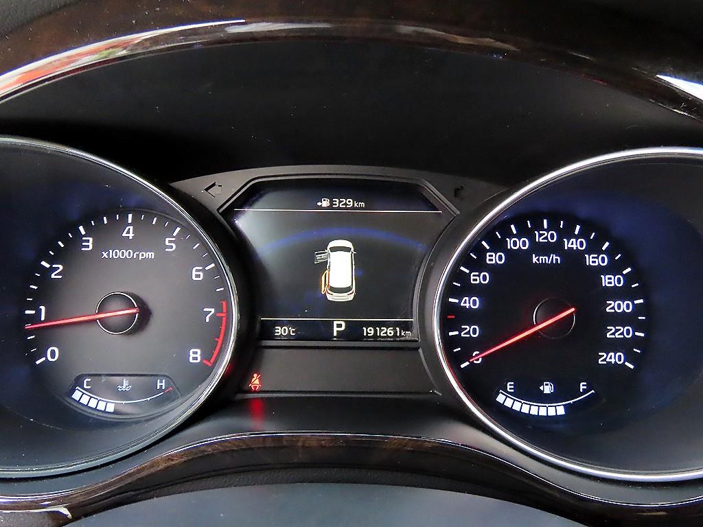 Kia Carnival — photo 08