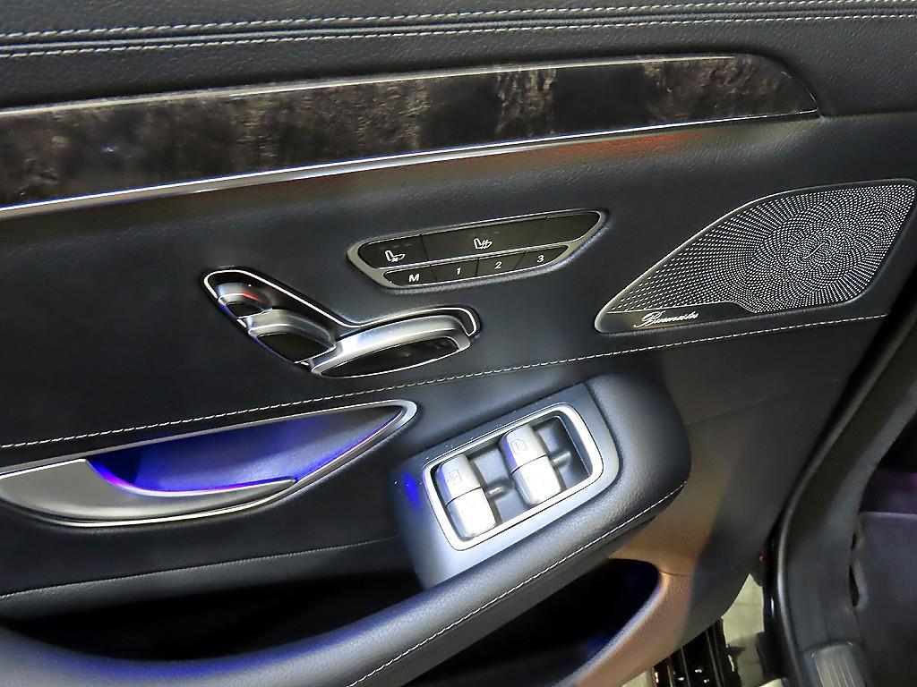 Mercedes-Benz S-Class — photo 15