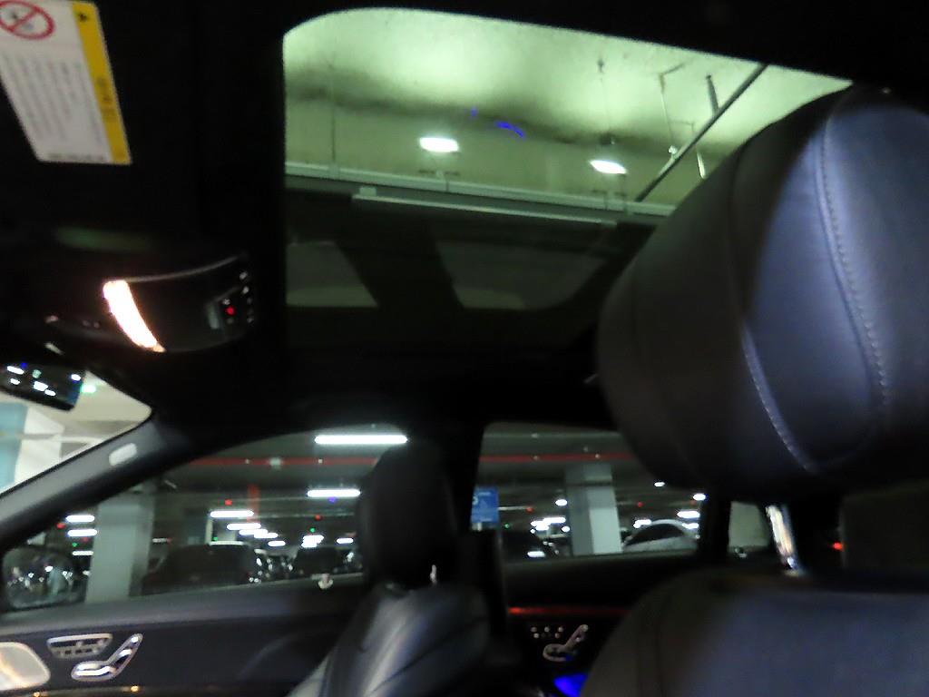 Mercedes-Benz S-Class — photo 16