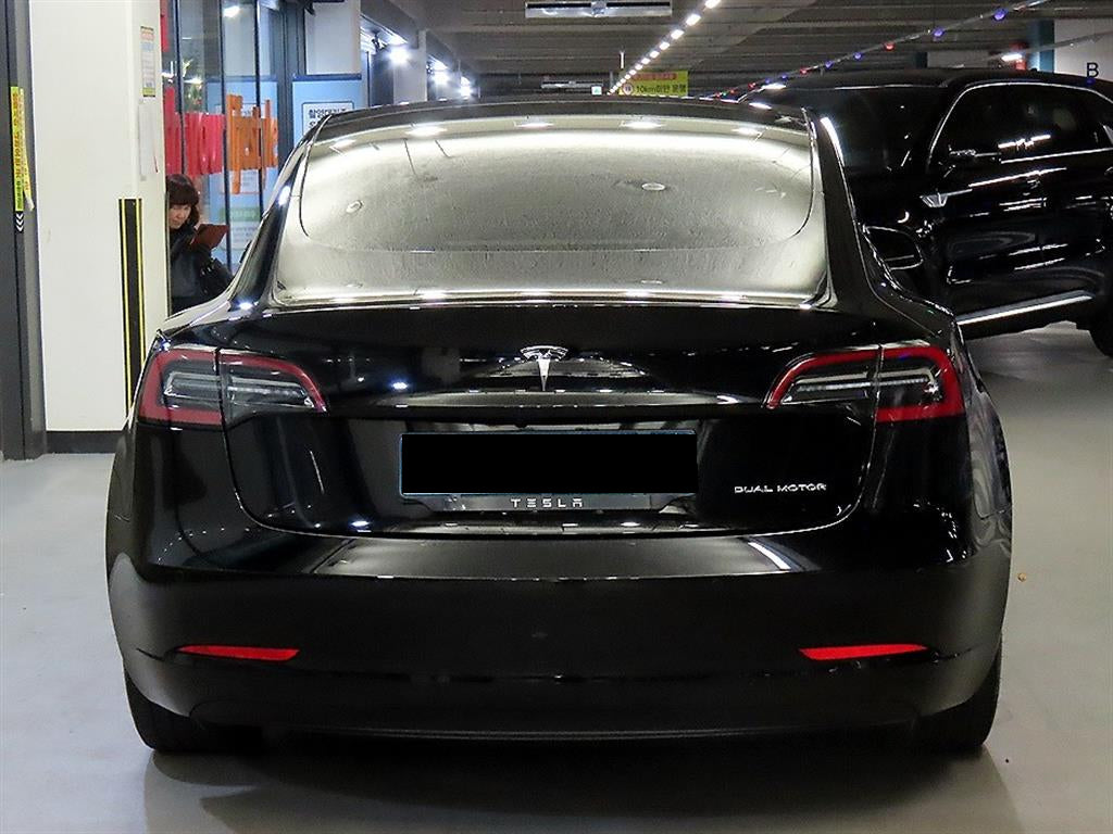 Tesla Model 3 — photo 05