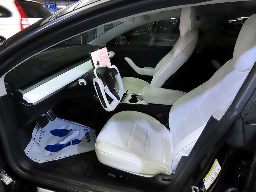 Tesla Model 3 — photo 06