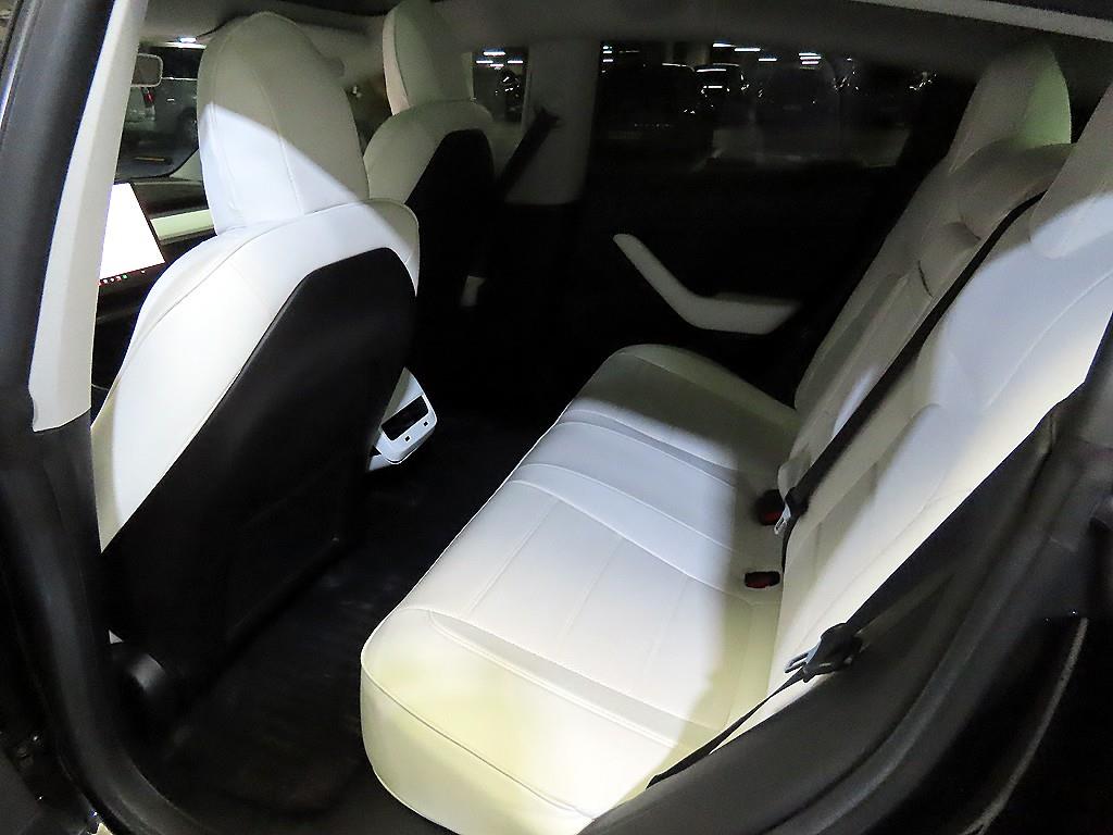 Tesla Model 3 — photo 07