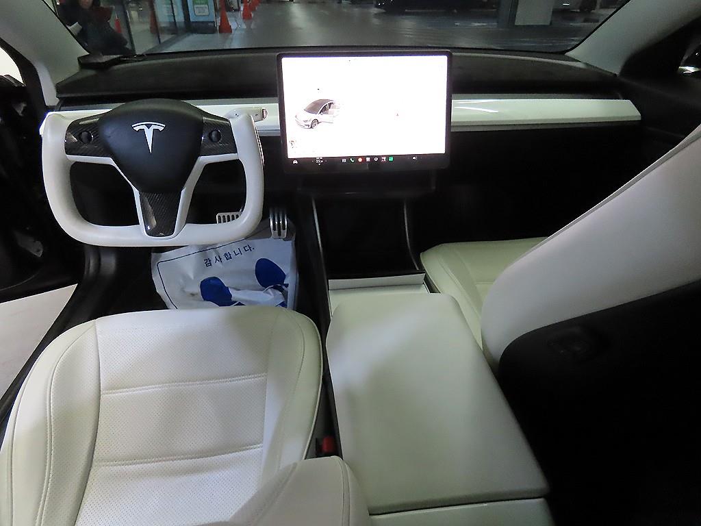 Tesla Model 3 — photo 10