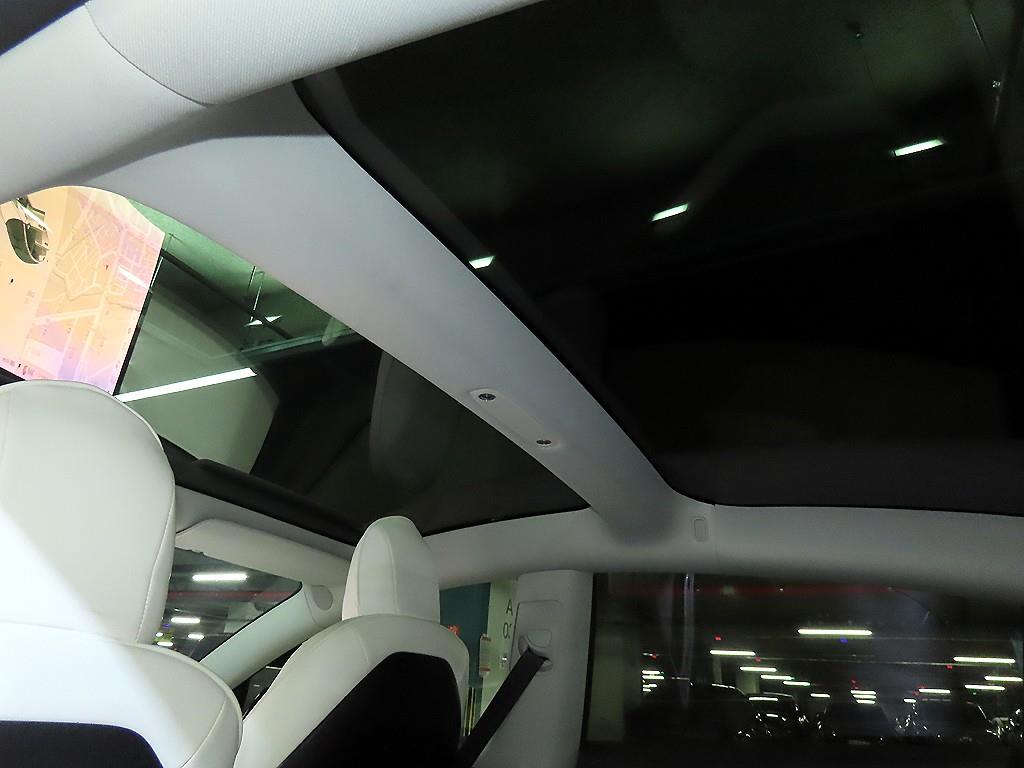 Tesla Model 3 — photo 17