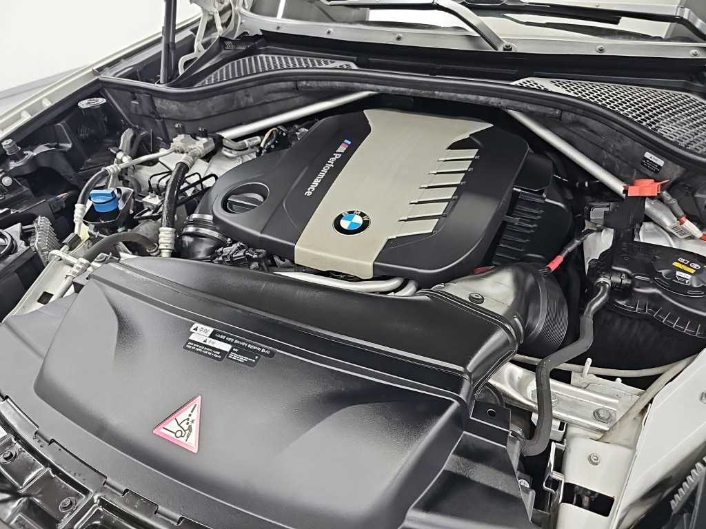 BMW X5 — photo 05