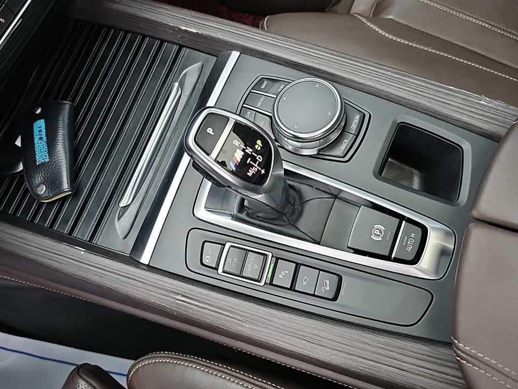 BMW X5 — photo 08