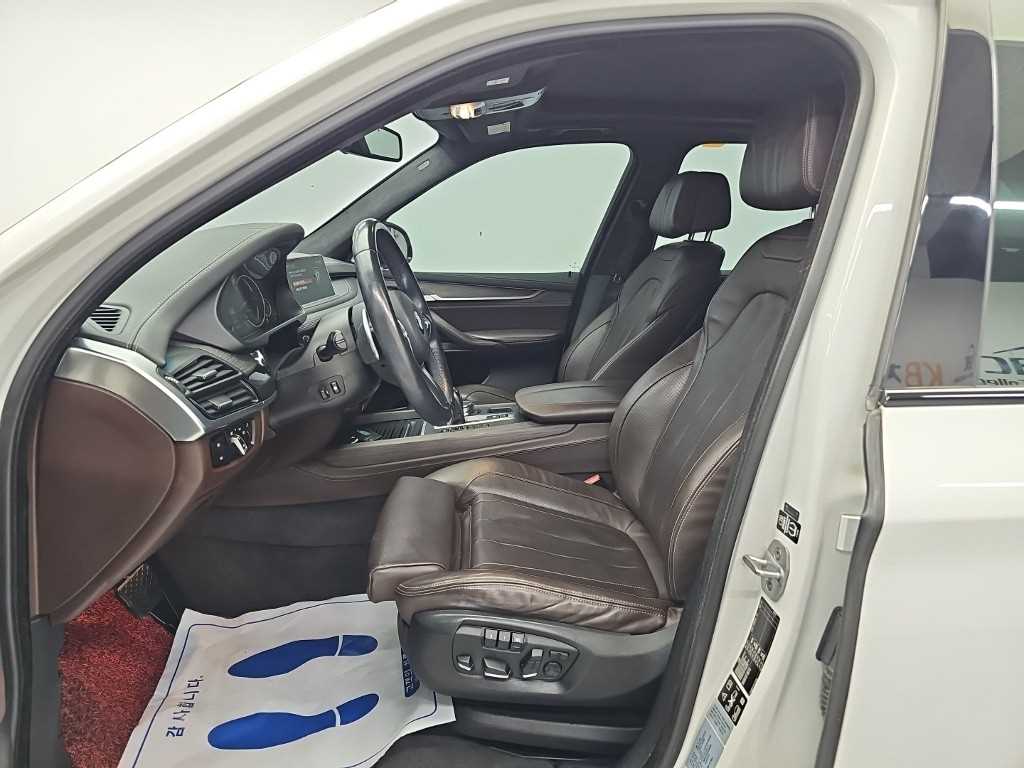 BMW X5 — photo 11