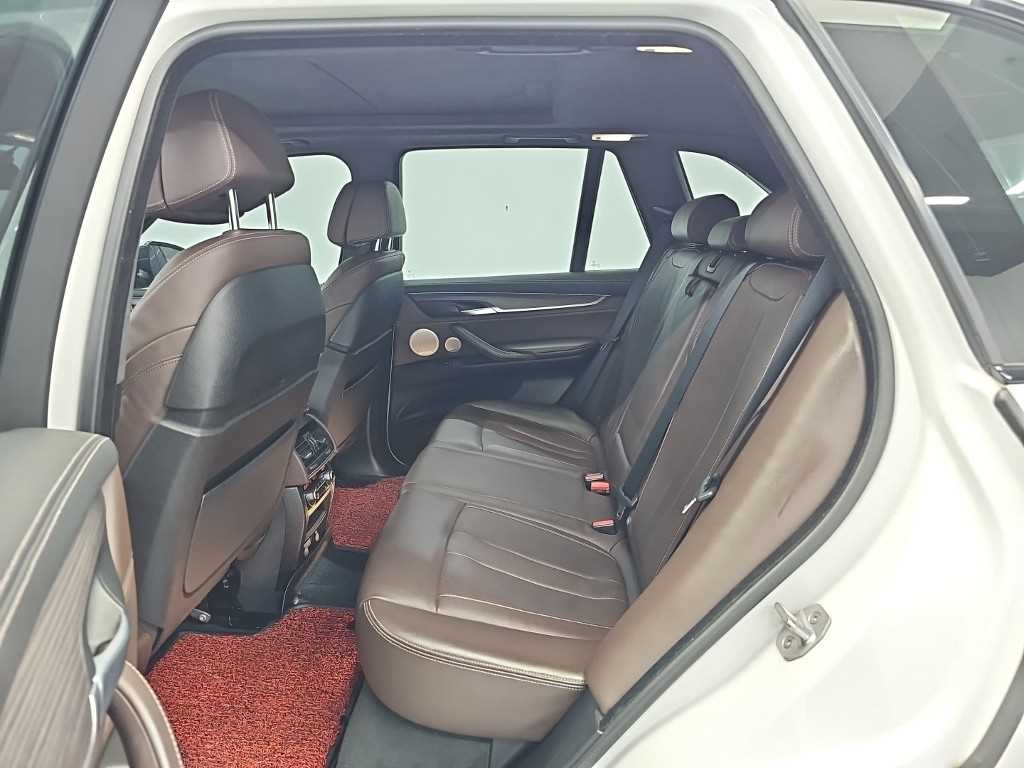 BMW X5 — photo 12