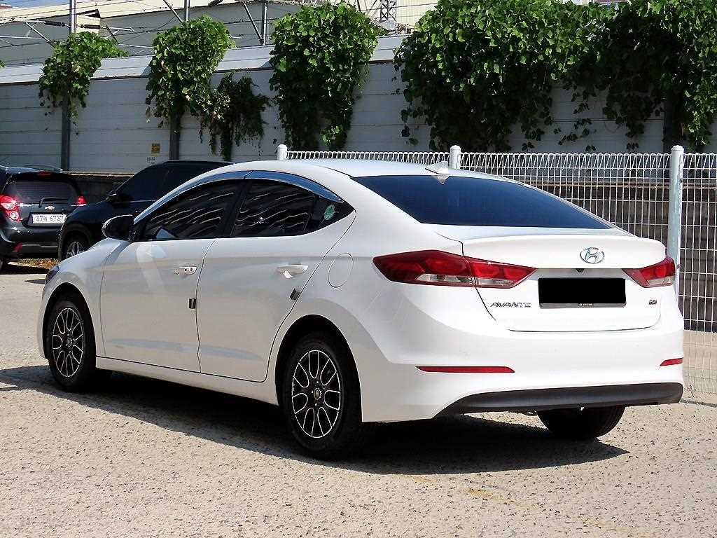 Hyundai Avante — photo 03