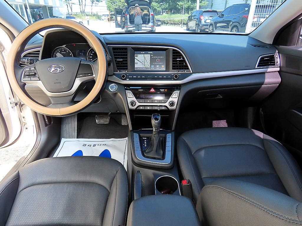 Hyundai Avante — photo 07