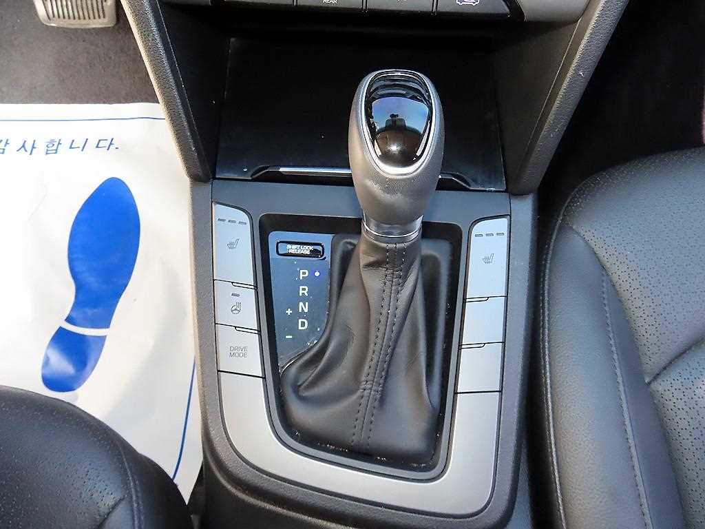 Hyundai Avante — photo 10