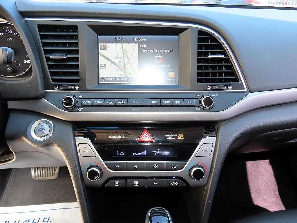 Hyundai Avante — photo 13