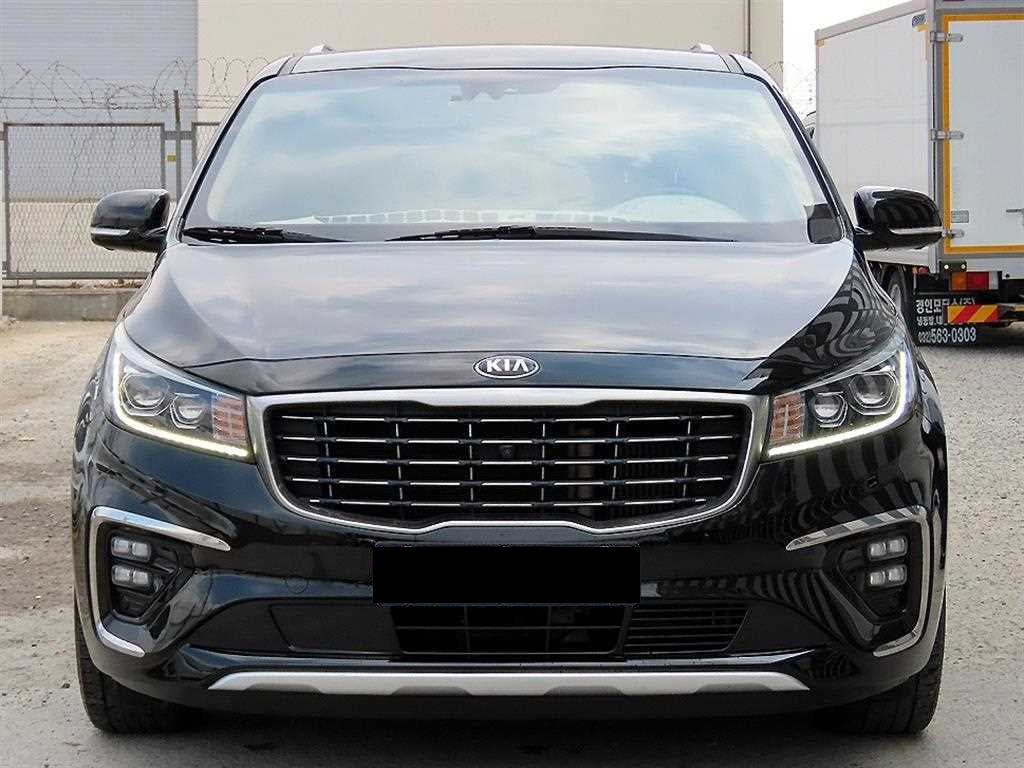 Kia Carnival — photo 01