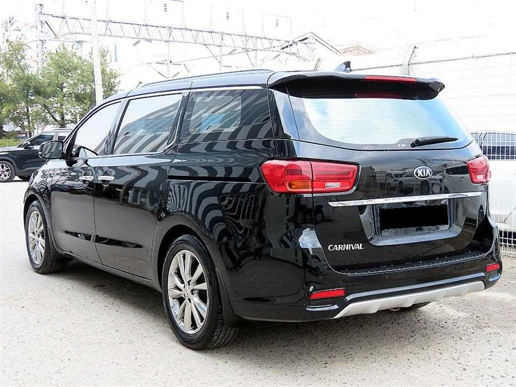 Kia Carnival — photo 03