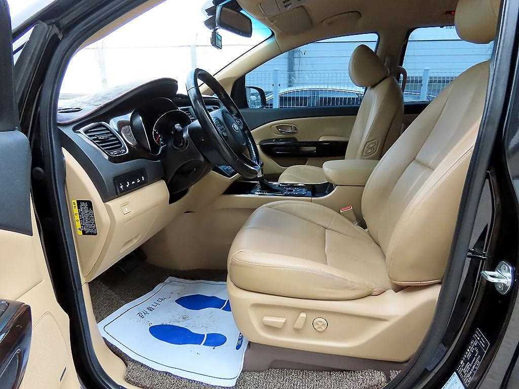 Kia Carnival — photo 05