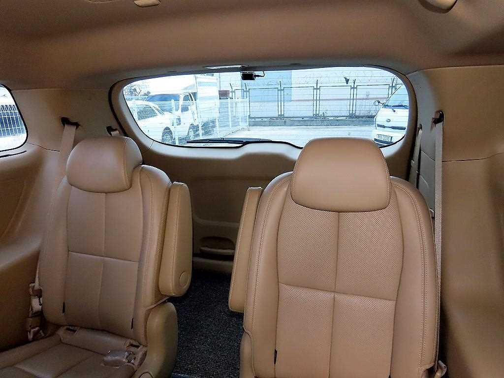 Kia Carnival — photo 07